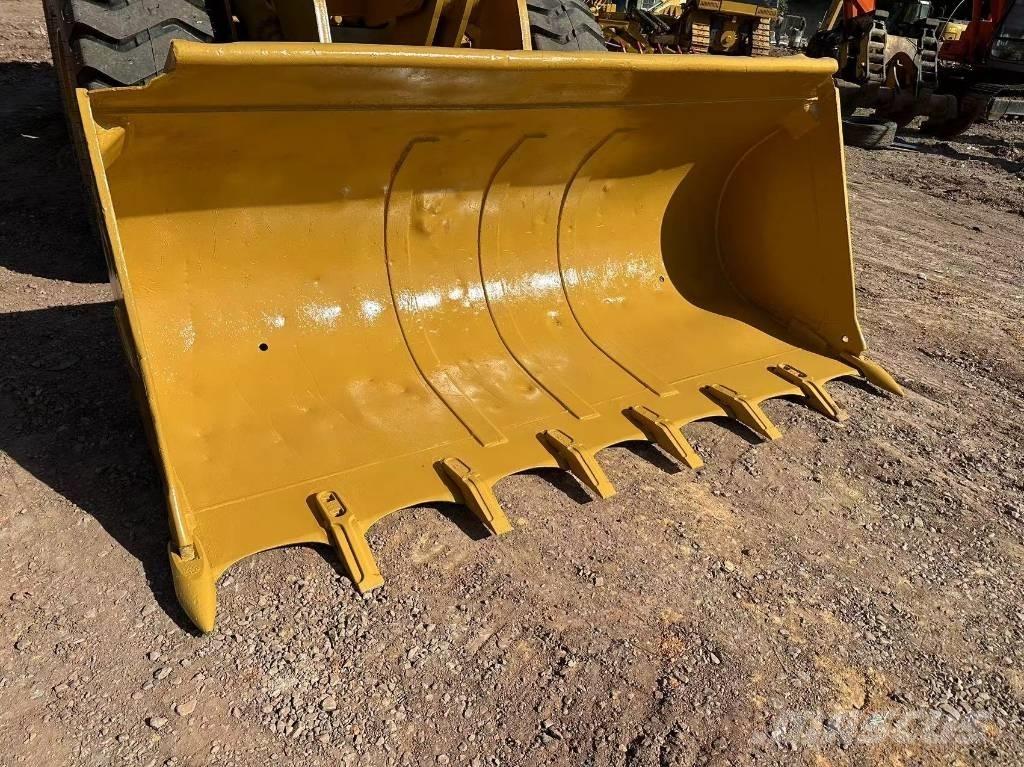CAT 966H Gumikerekes homlokrakodók