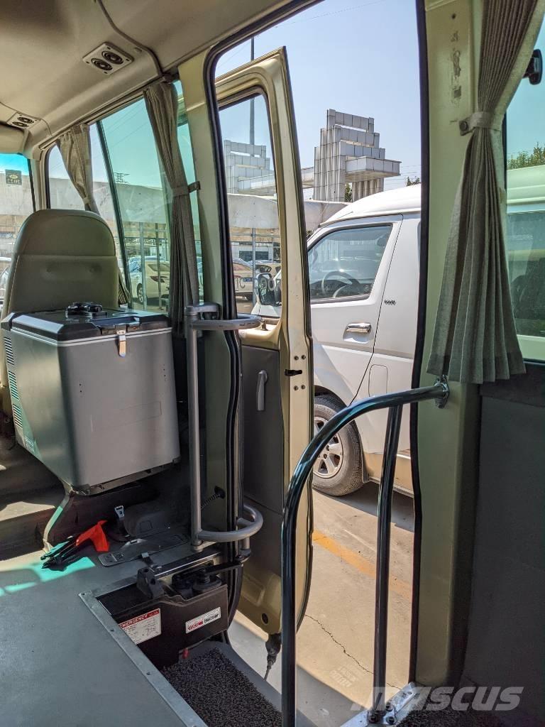  Toyoya Coaster Bus Mini buszok