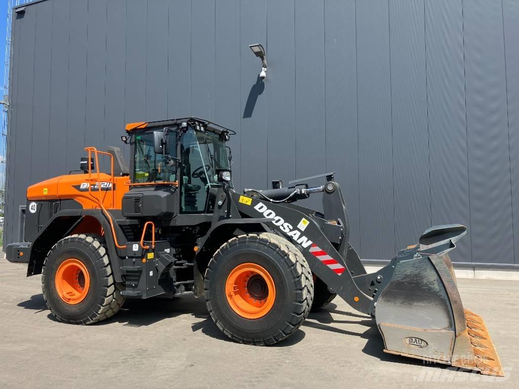 Doosan DL 320-7 Gumikerekes homlokrakodók