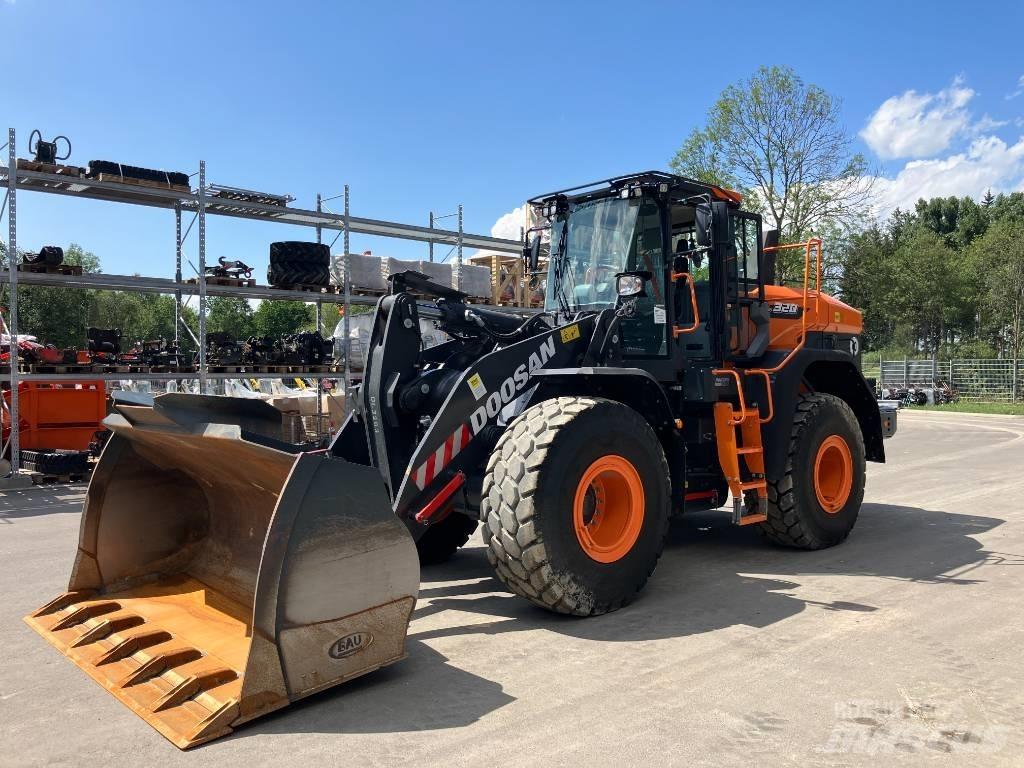 Doosan DL 320-7 Gumikerekes homlokrakodók