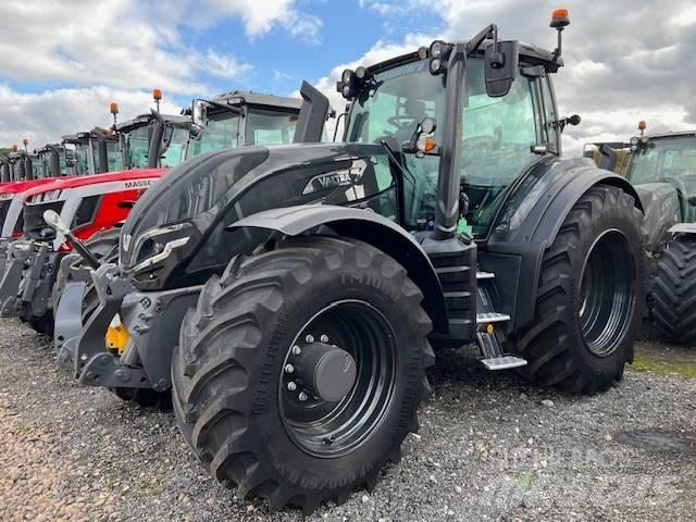 Valtra T215A Traktorok