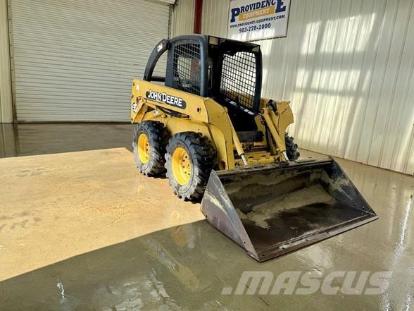 John Deere 250 Kompaktrakodók