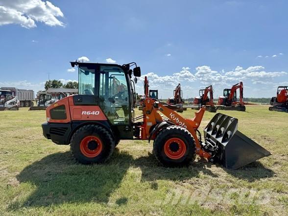 Kubota R640 Gumikerekes homlokrakodók