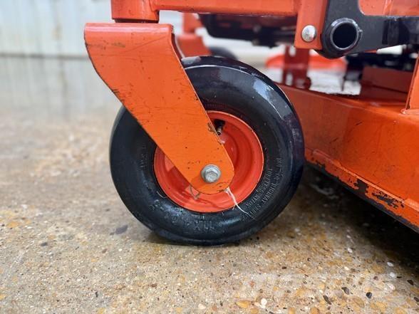 Kubota Z125S Nulla fordulósugarú fűnyírók