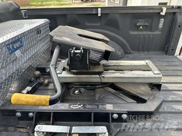  PULLRITE 2900 Gumiabroncsok, kerekek és felnik
