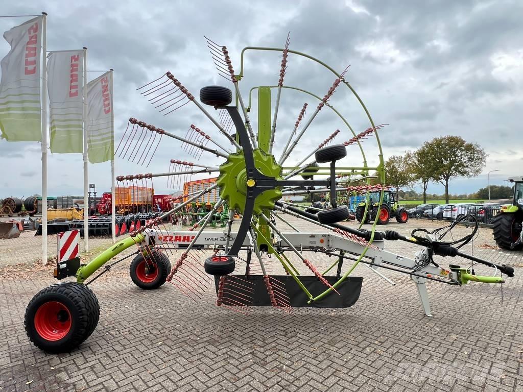 CLAAS liner 2900 Rendforgatók