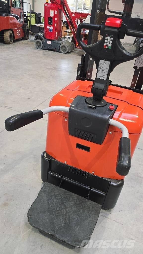 BT SPE 200 D Gyalogkíséretű targonca