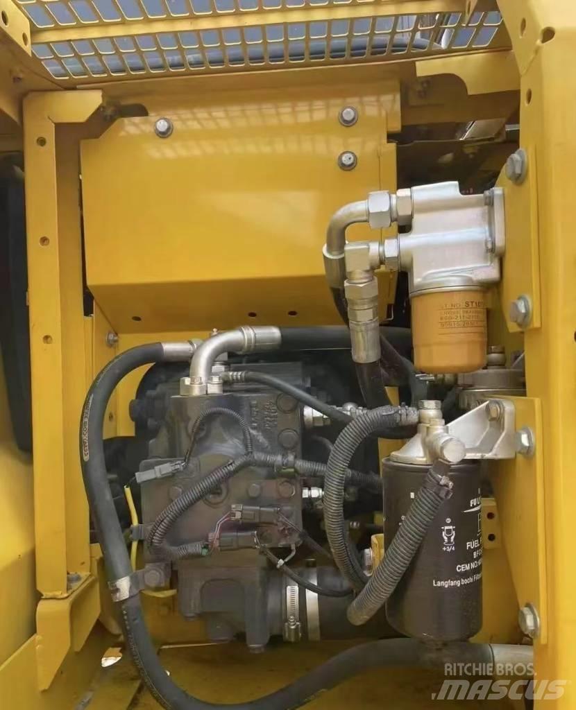 Komatsu PC 130 Lánctalpas kotrók