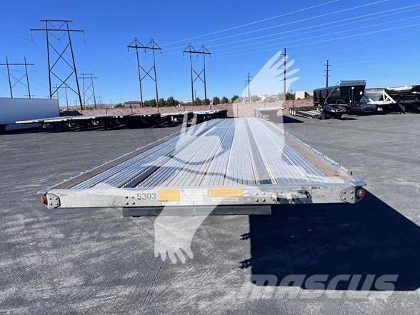 Utility 4000AE Platós / Ponyvás félpótkocsik