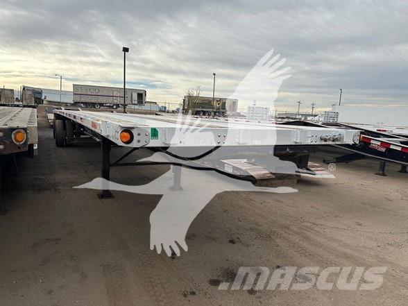 Utility 4000AE Platós / Ponyvás félpótkocsik