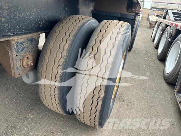 Utility 4000AE Platós / Ponyvás félpótkocsik