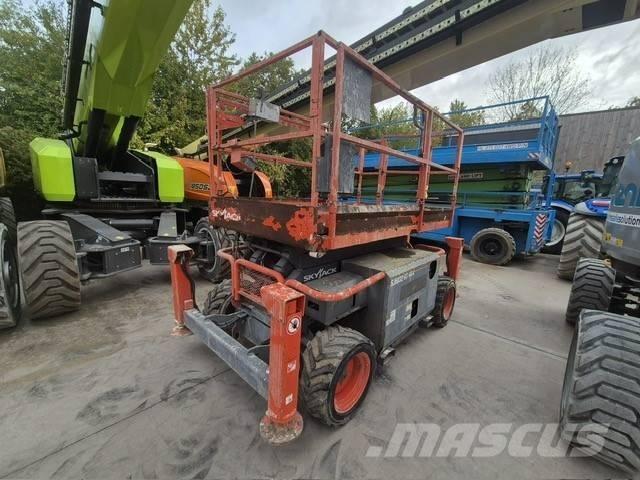 SkyJack 6832RT Ollós emelők