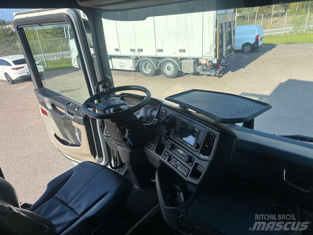 Scania R520B6X2NB Dobozos teherautók
