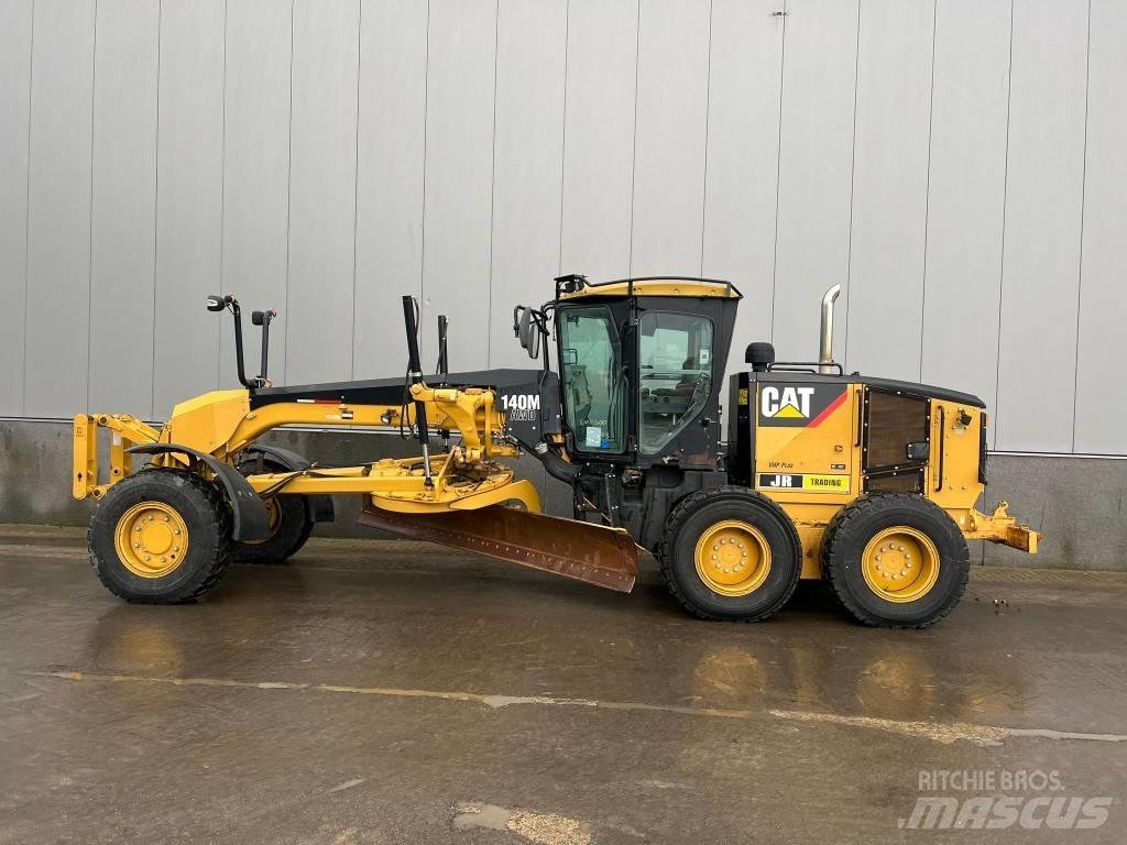CAT 140 M AWD Gréderek