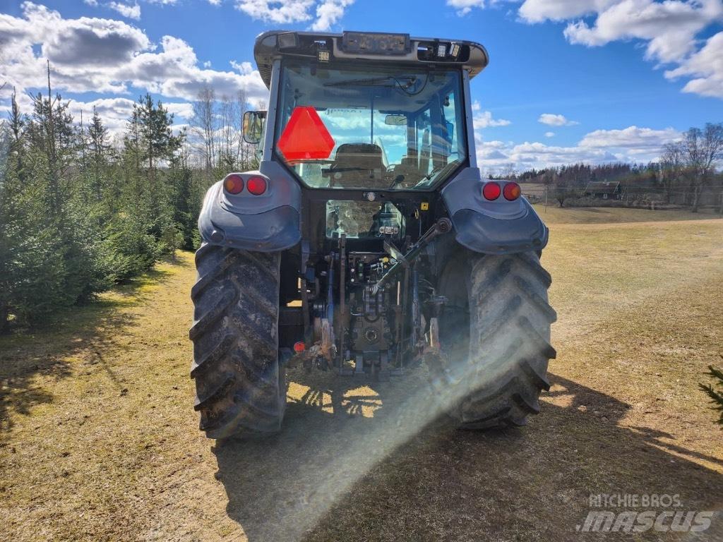 Valtra M 120 Traktorok