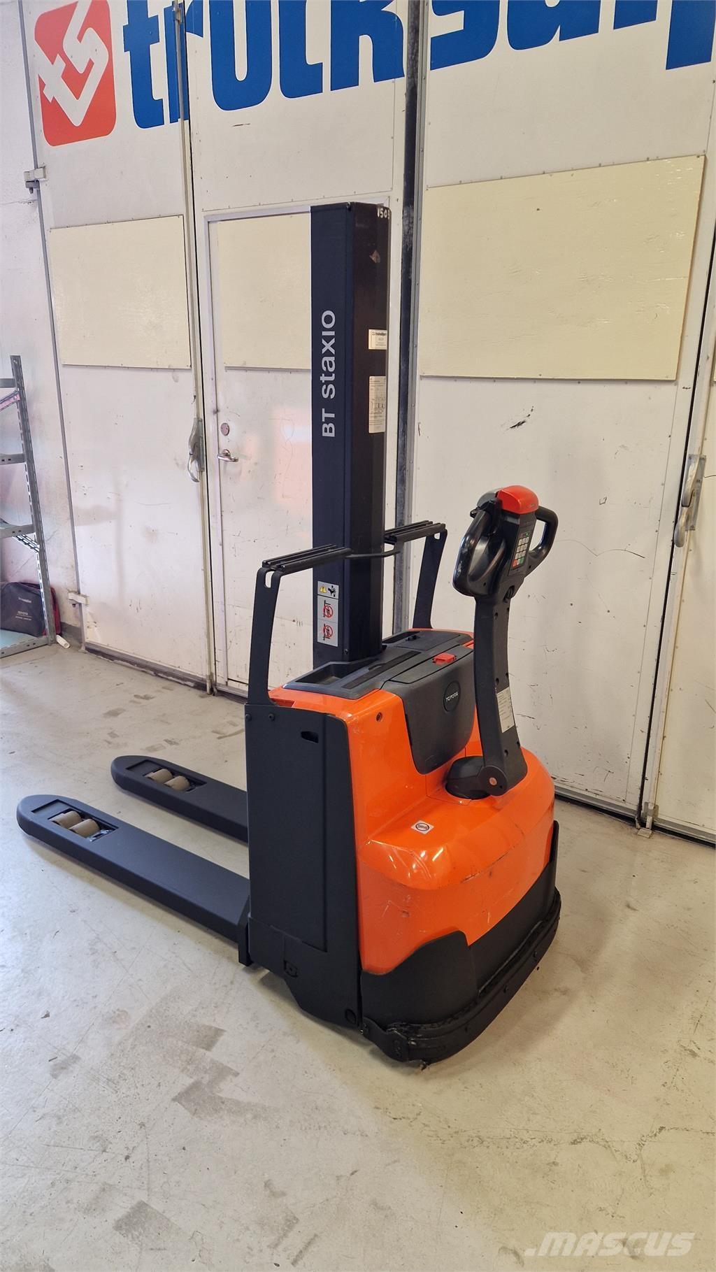 Toyota SWE080L Elektromos gyalogkíséretű targoncák