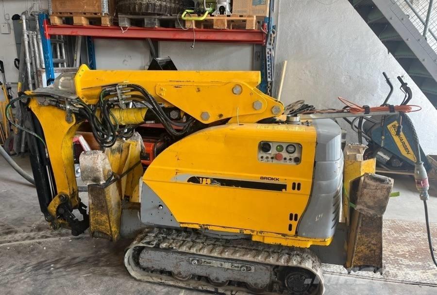 Brokk 180 Bontásra használt kotrók