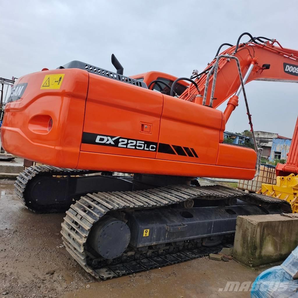 Doosan DX 225 Lánctalpas kotrók