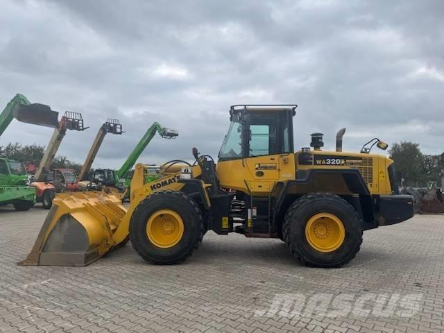 Komatsu WA 320 Gumikerekes homlokrakodók