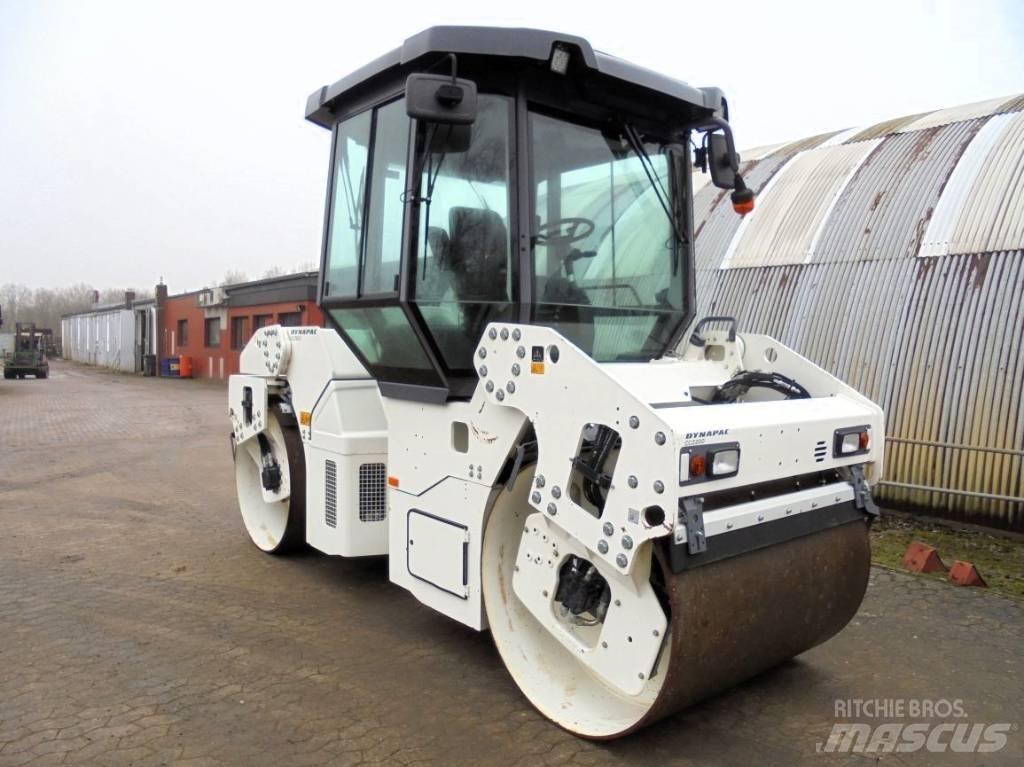 Dynapac CC 2200 Ikerdobos hengerek