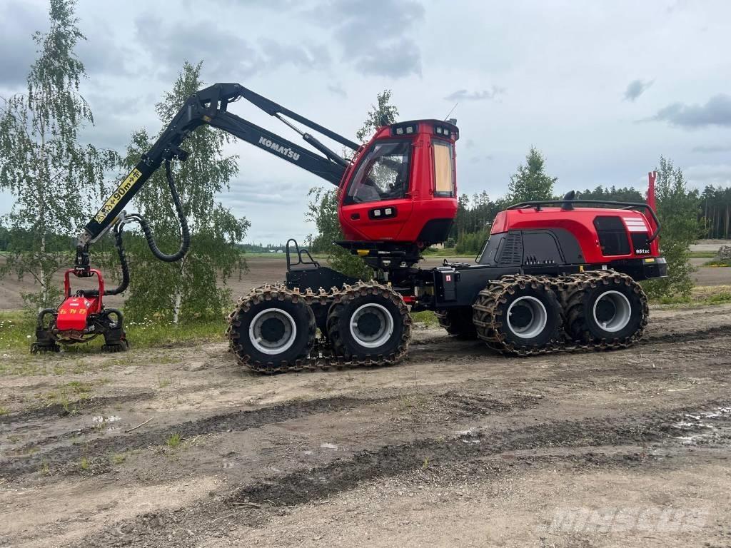 Komatsu 951 XC Betakarítók