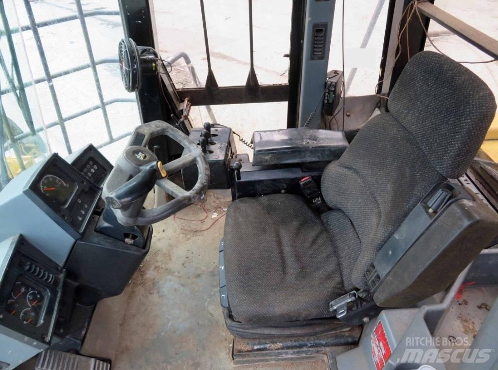 CAT 972 G Gumikerekes homlokrakodók