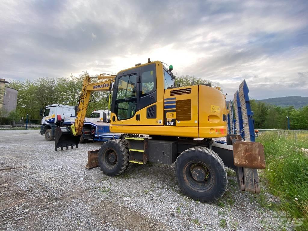 Komatsu PW 148 Gumikerekes kotrók