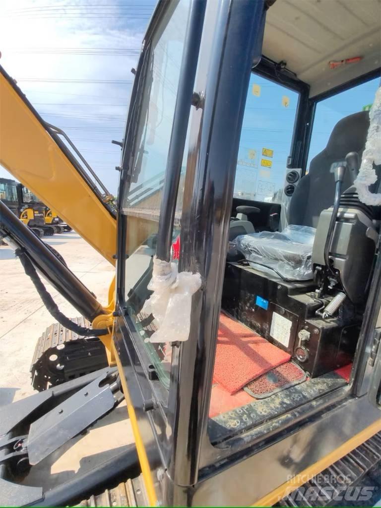 CAT 305.5 Mini kotrók < 7t