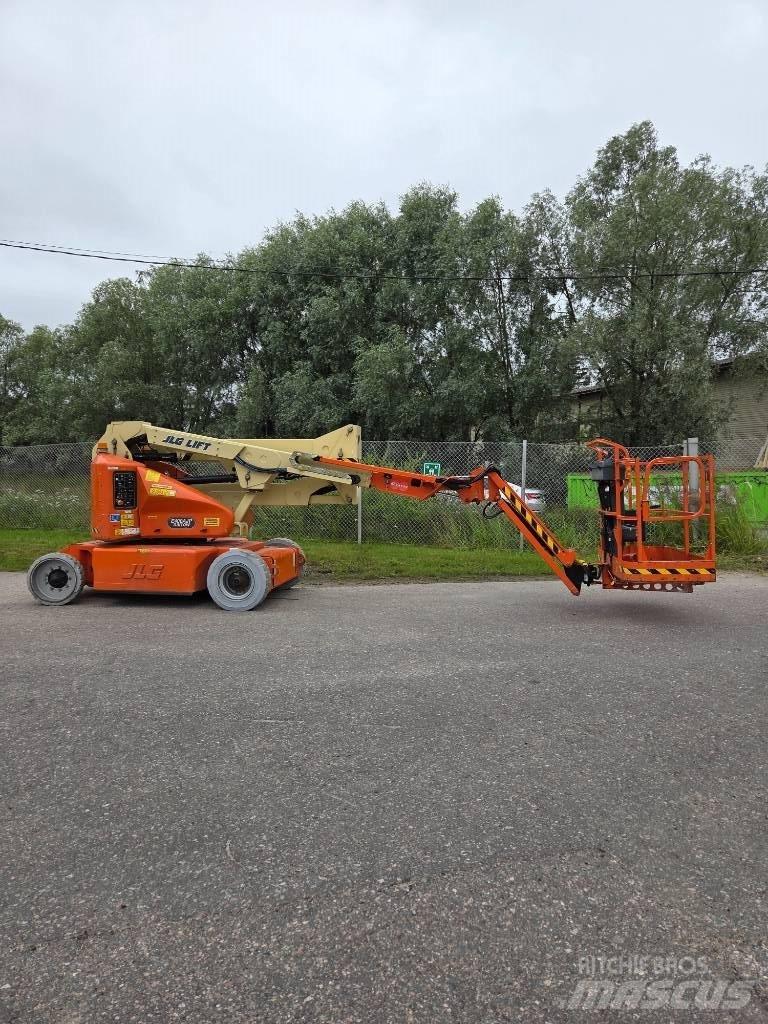 JLG E 400 AJPN Karos emelők