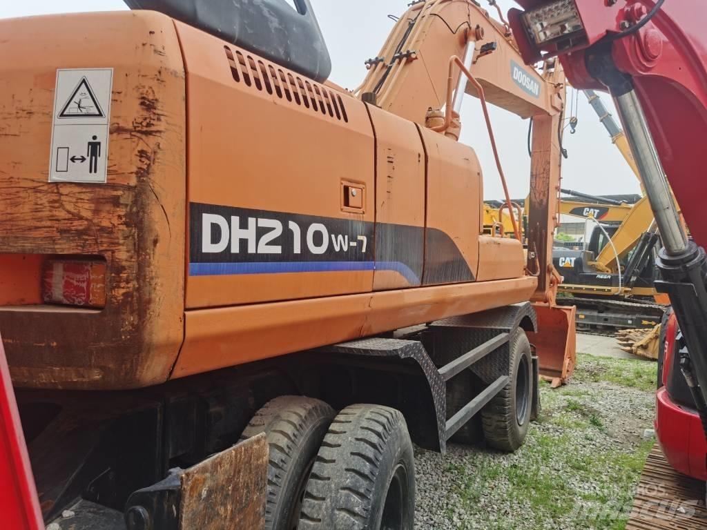Doosan DH 210 W-7 Gumikerekes kotrók