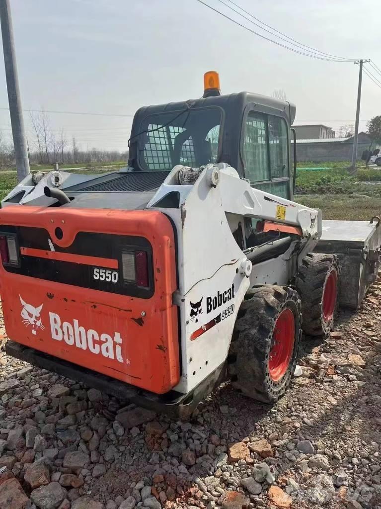 Bobcat S 550 Gumikerekes homlokrakodók