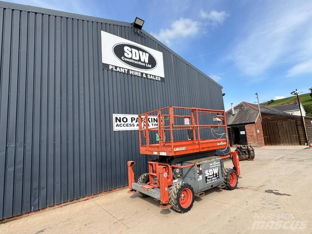 SkyJack SJ 6832 RT Ollós emelők