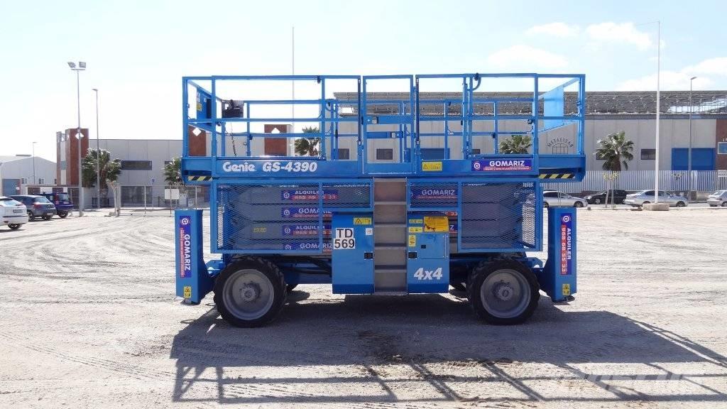Genie GS 4390 RT Ollós emelők