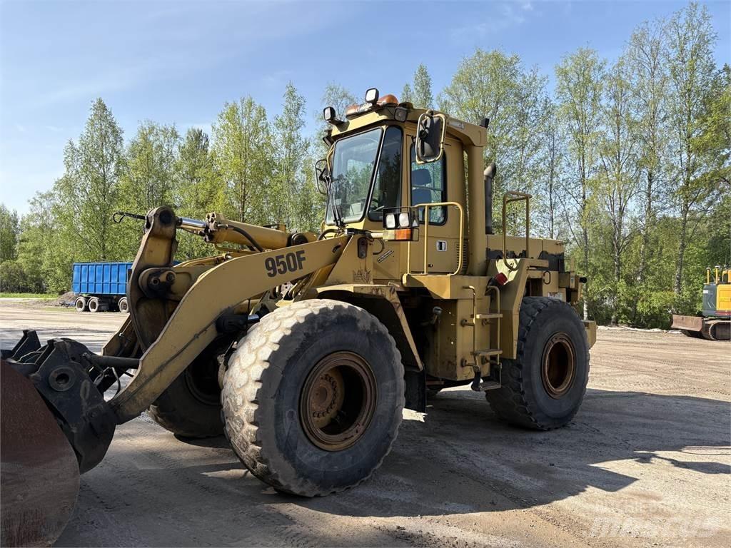 CAT 950F Gumikerekes homlokrakodók