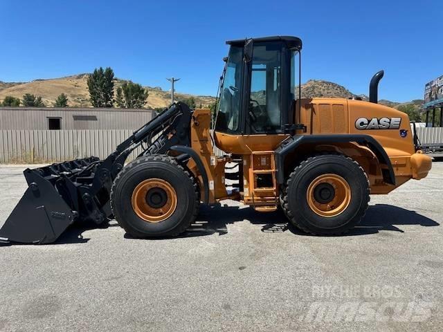 CASE 621 F XT Gumikerekes homlokrakodók
