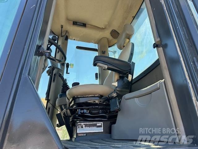 CASE 621 F XT Gumikerekes homlokrakodók