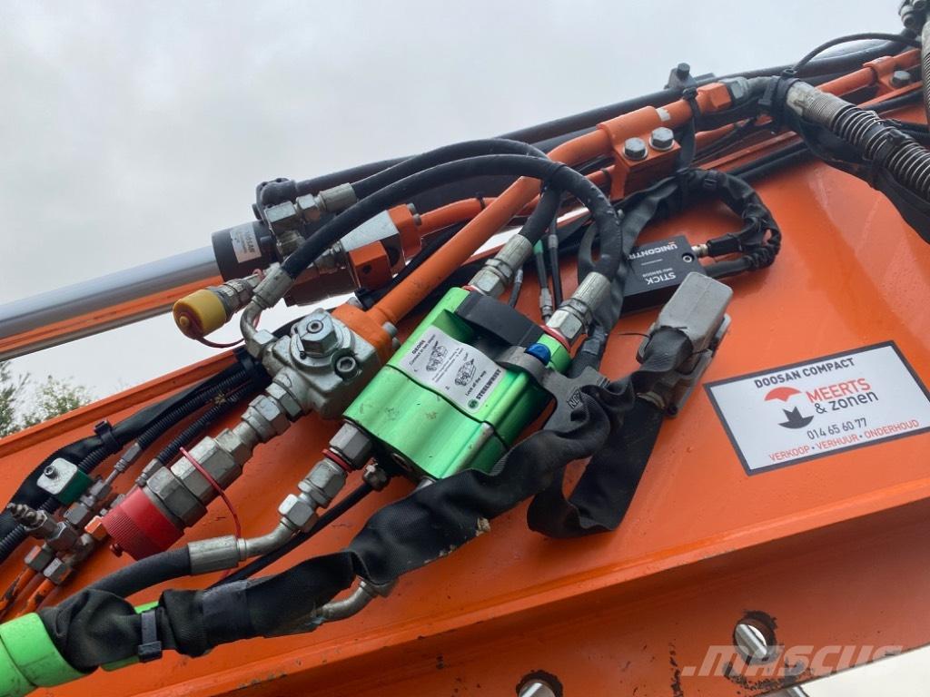 Doosan DX 140 W -5 Terepdaruk