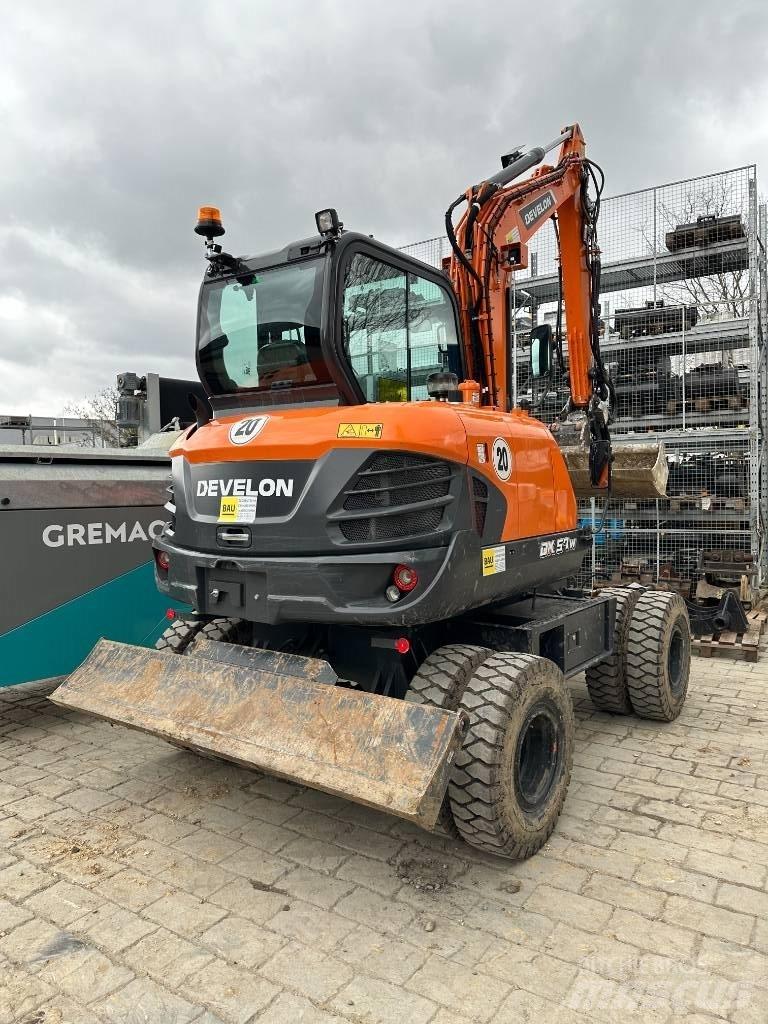 Develon DX 57 W-7 Gumikerekes kotrók