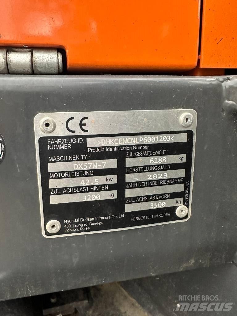 Develon DX 57 W-7 Gumikerekes kotrók