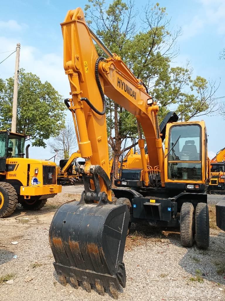 Hyundai R150W Gumikerekes kotrók