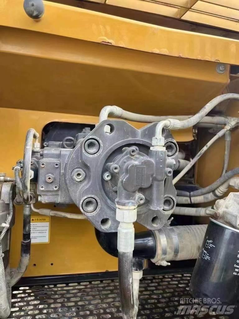 Sany SY 215 Lánctalpas kotrók