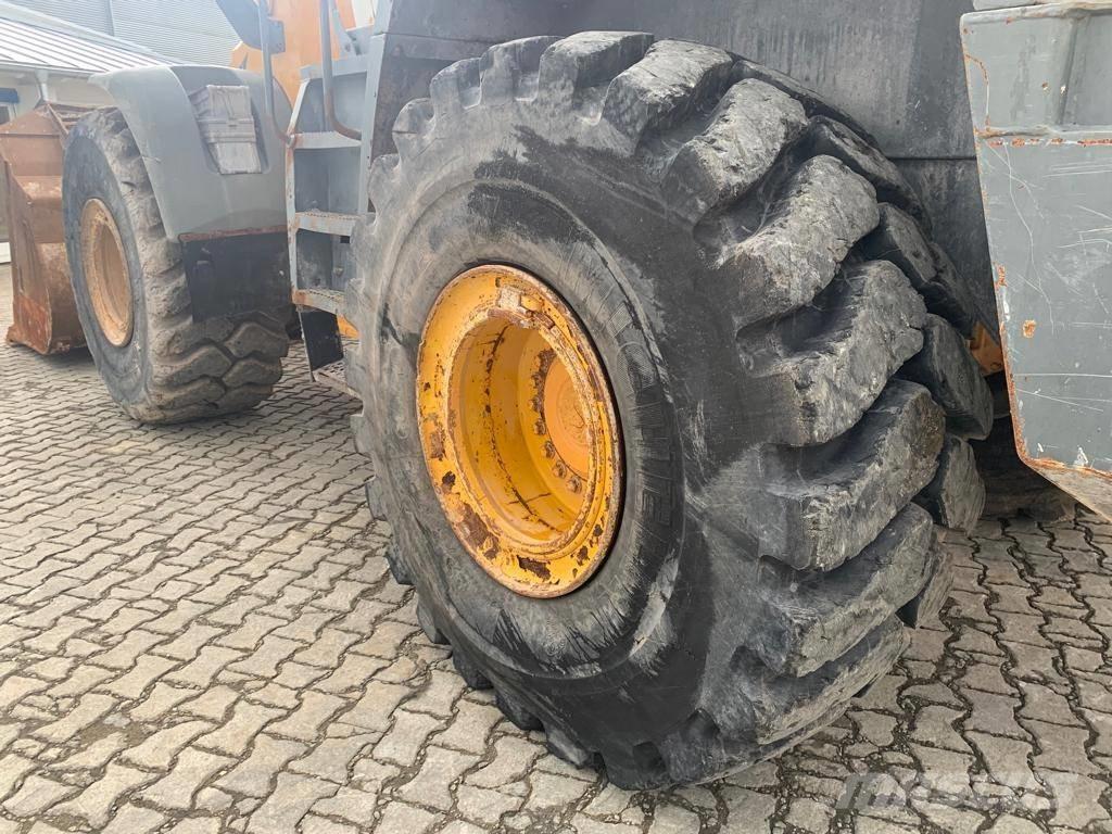 Liebherr L 576 Gumikerekes homlokrakodók