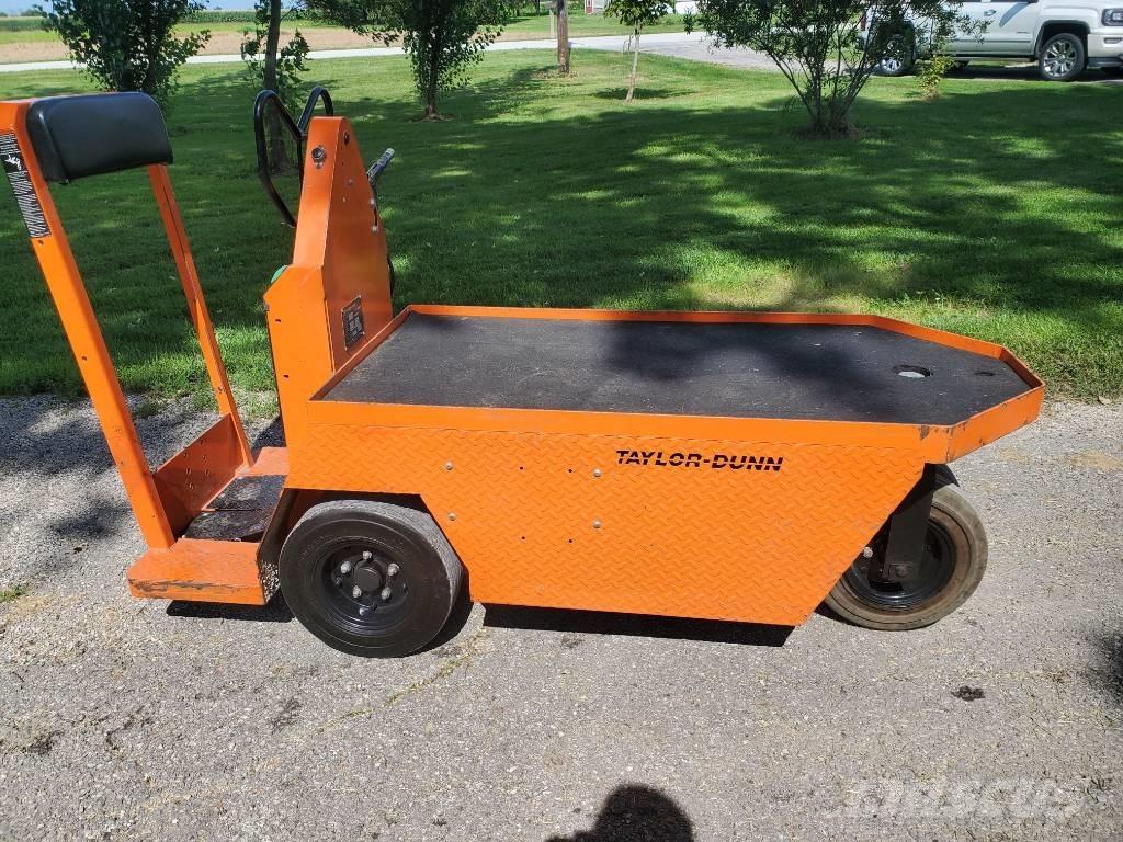 Taylor-Dunn SC100 Vontatótargonca