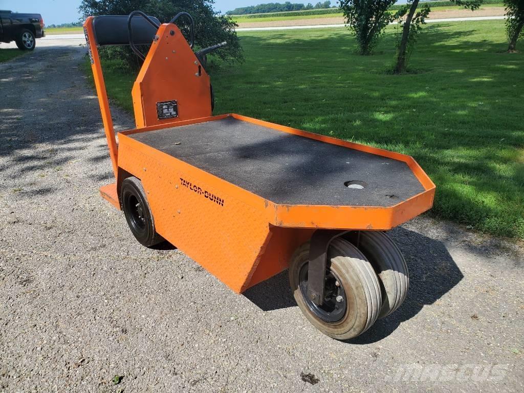 Taylor-Dunn SC100 Vontatótargonca