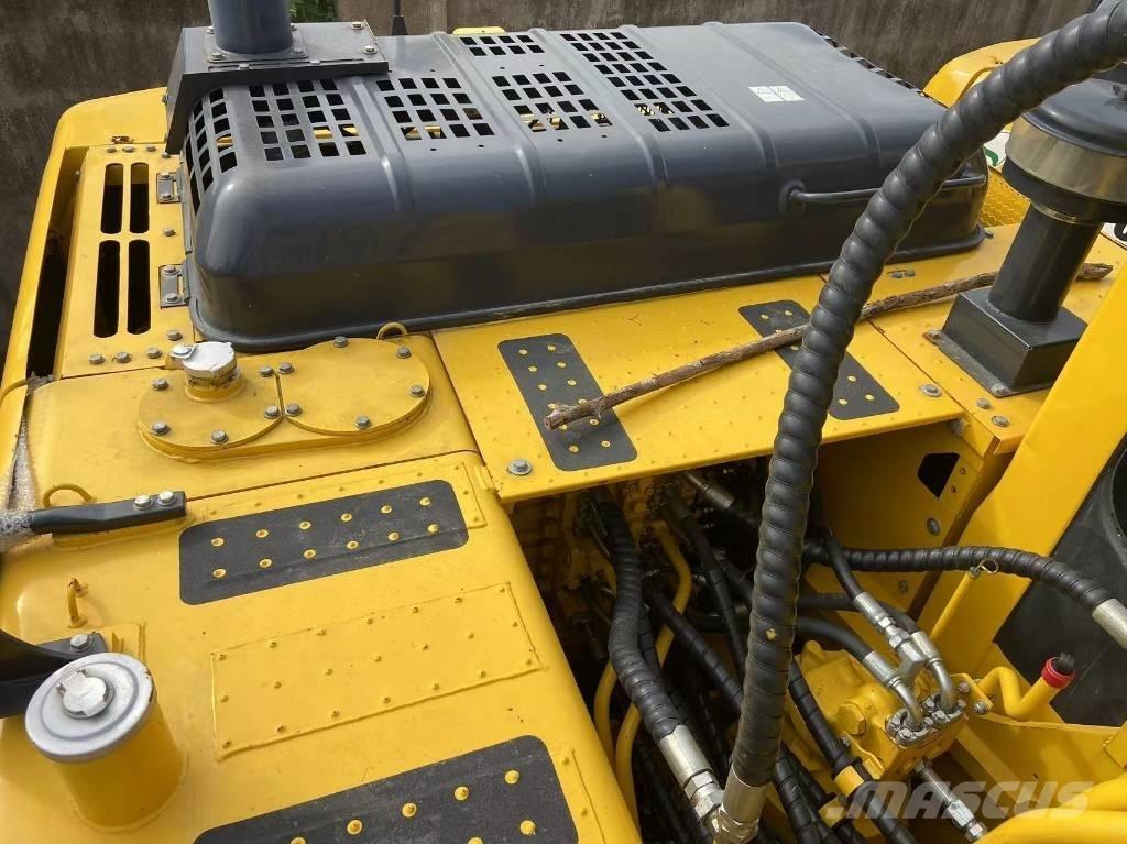 Komatsu PC 220-8 Közepes (midi) kotrók 7 t - 12 t