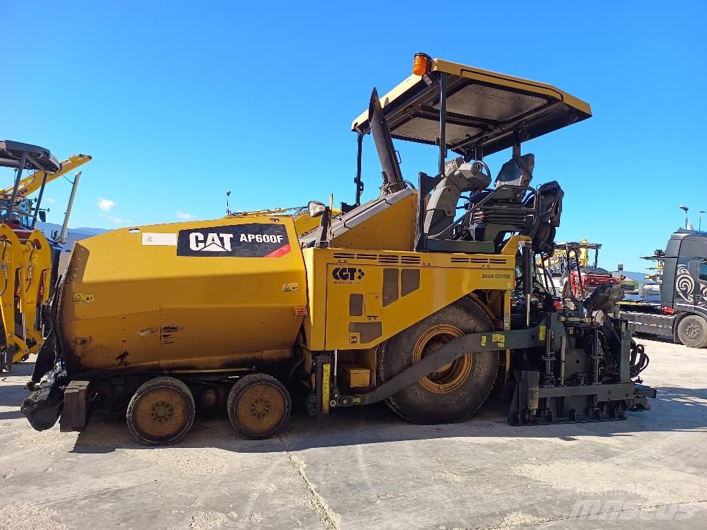 CAT AP 600F Aszfalt terítõ gépek