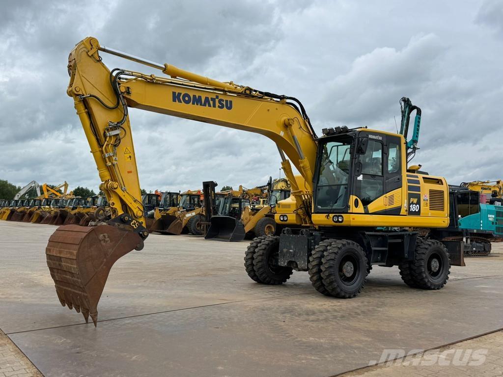 Komatsu PW180-11 Gumikerekes kotrók