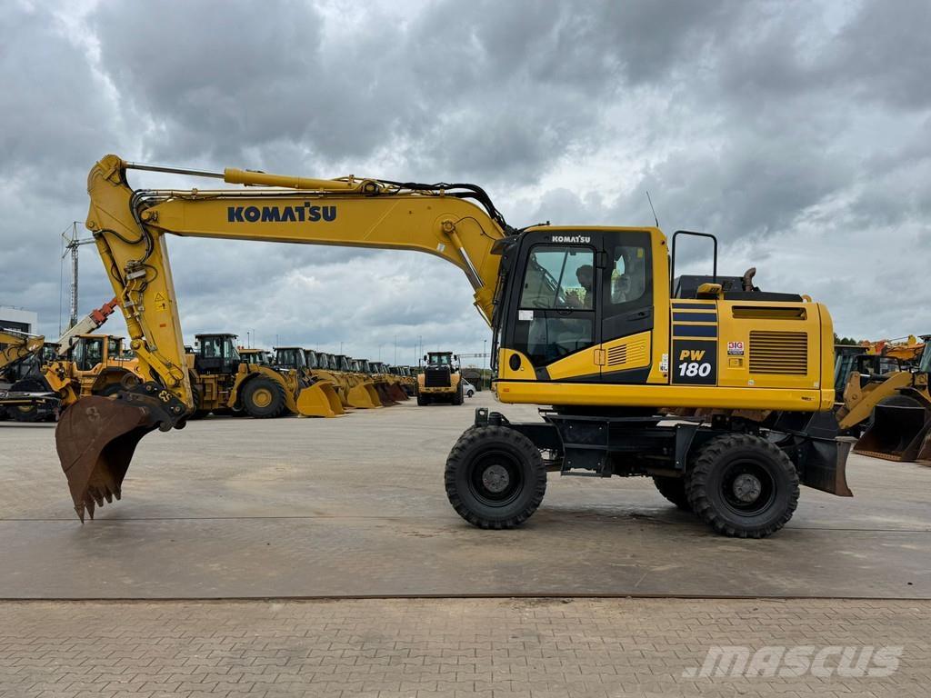 Komatsu PW180-11 Gumikerekes kotrók