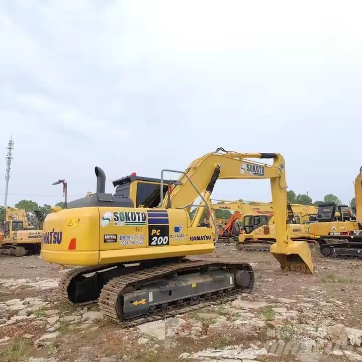 Komatsu PC200 Közepes (midi) kotrók 7 t - 12 t