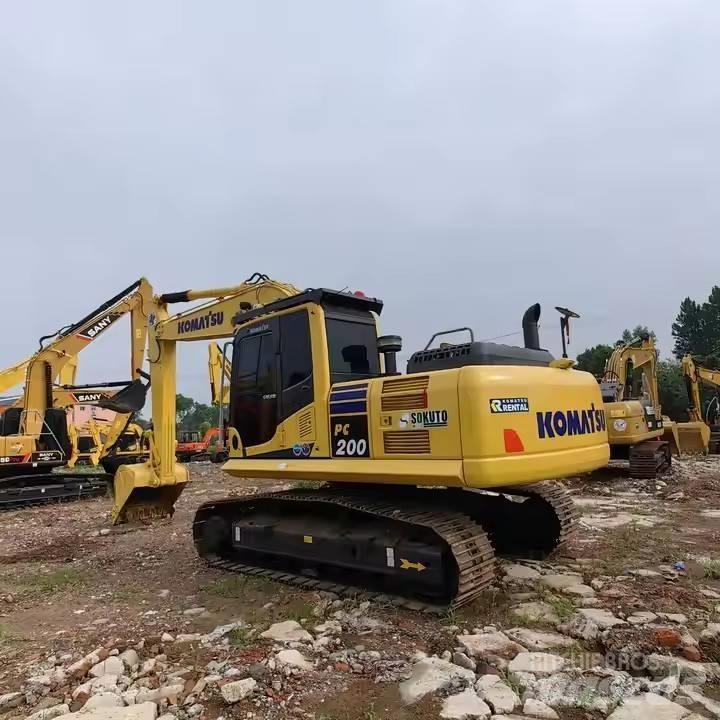 Komatsu PC200 Közepes (midi) kotrók 7 t - 12 t